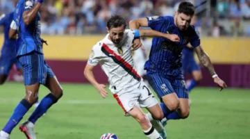 نواف بن سعد يؤكد: طموح الهلال الفوز بكأس العالم